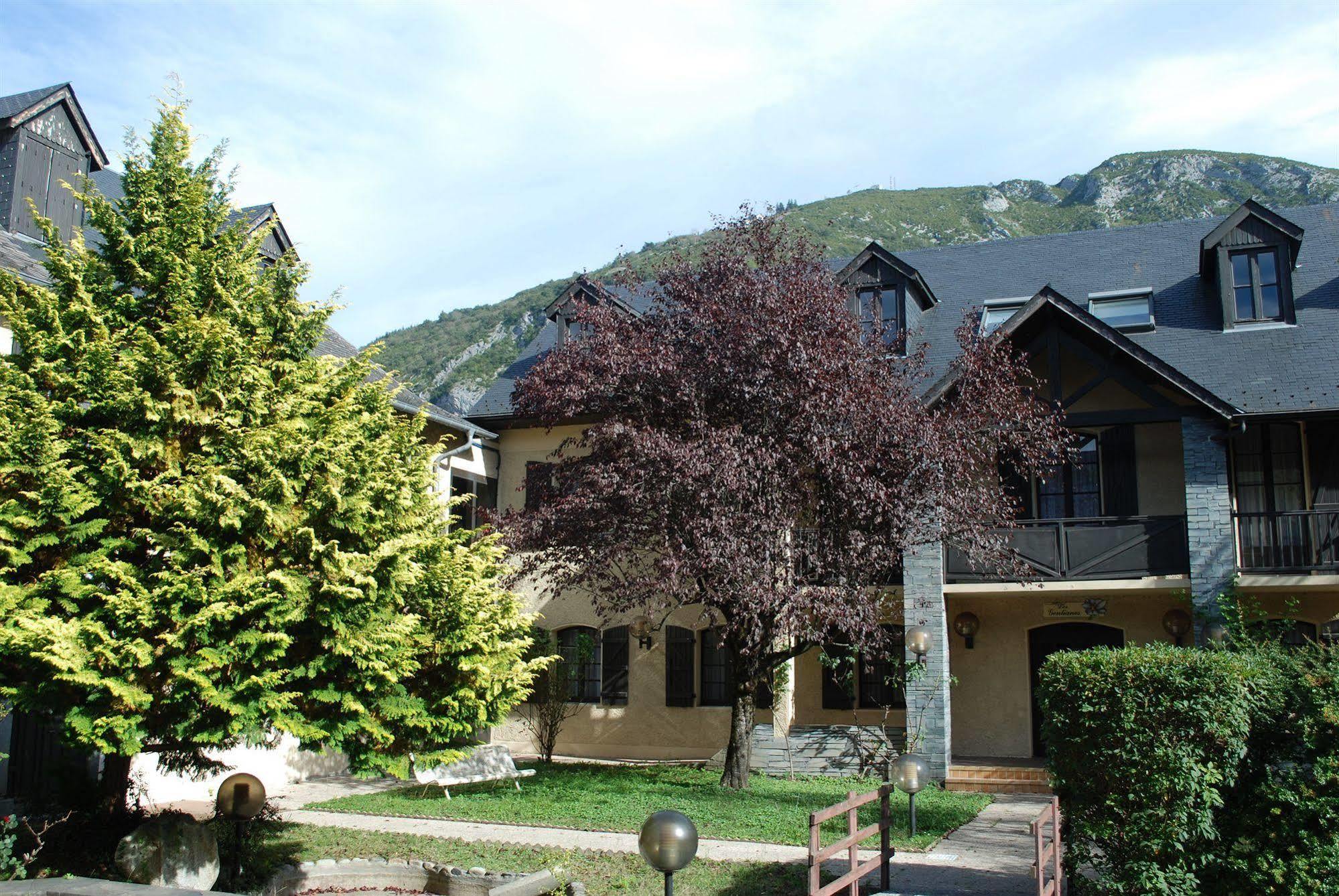 Hotel Les Gentianes Aspin-en-Lavedan Esterno foto